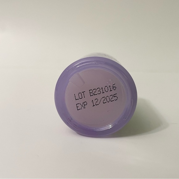 MAELYS Get Cheeky Enriched Cellulite Oil 2 fl oz / 60 ml - Picture 8 of 8